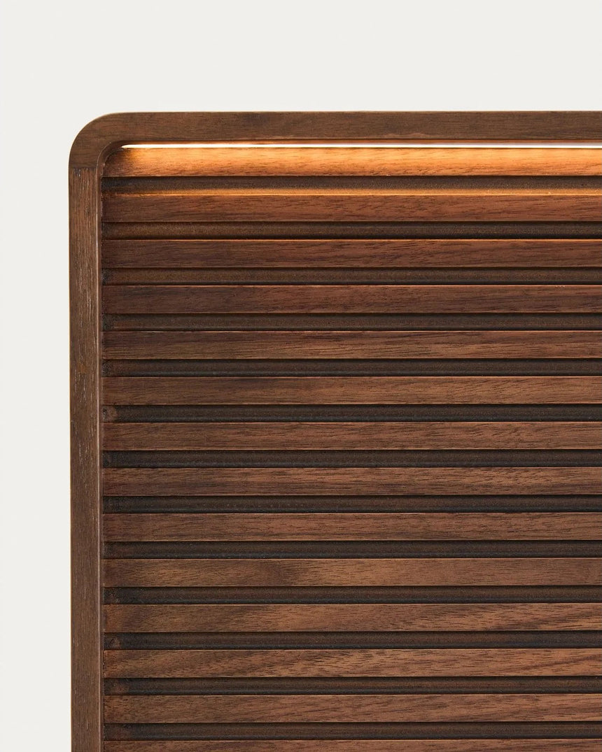 Bettkopfteil Norlen aus Nussbaumfurnier mit dunklem Finish und LED-Licht für ein Bett bis zu 160 cm FSC Mix Credit von Kave Home – Bild 6