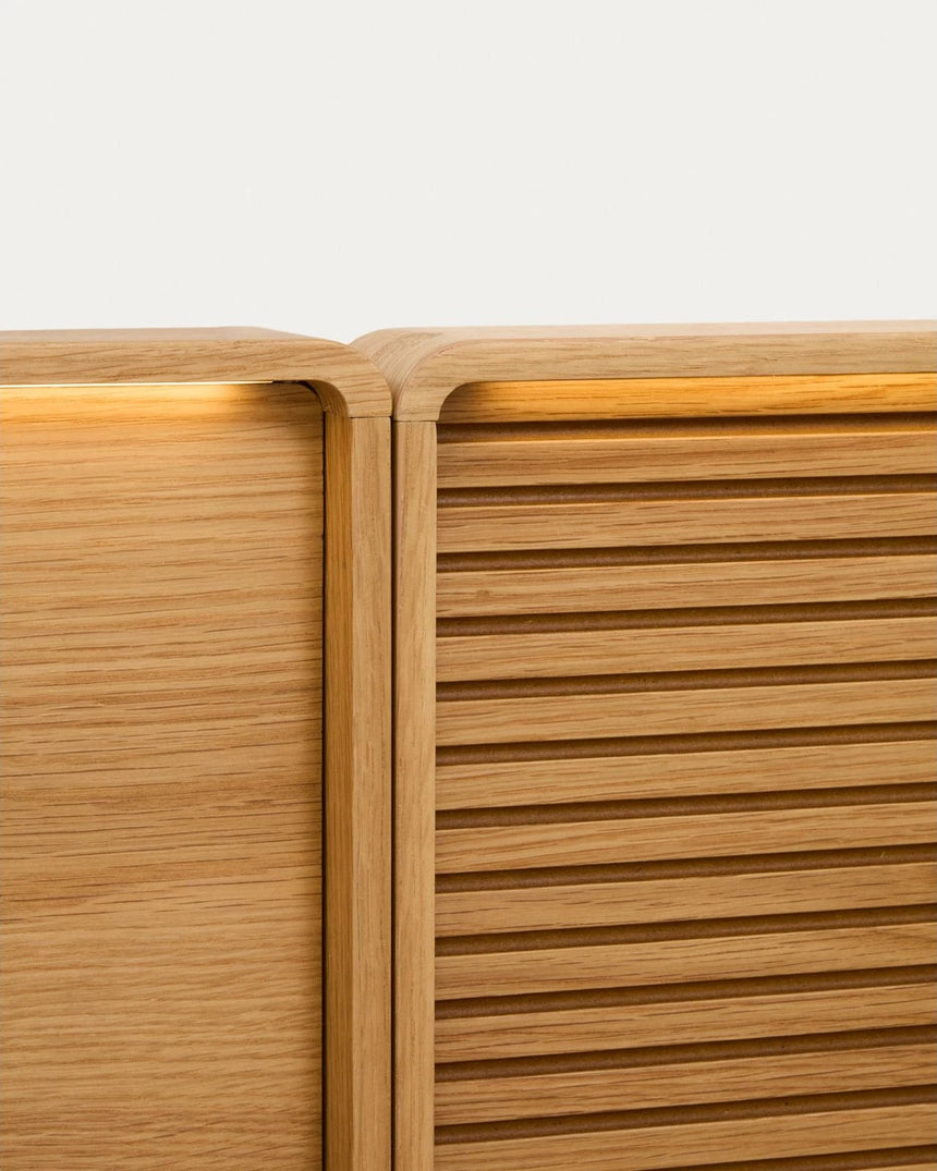 Bettkopfteil Norlen mit 2 Nachttischen aus Eichenfurnier mit naturfarbenem Finish und LED-Licht für Betten bis zu 160 cm FSC Mix Credit von Kave Home – Bild 6