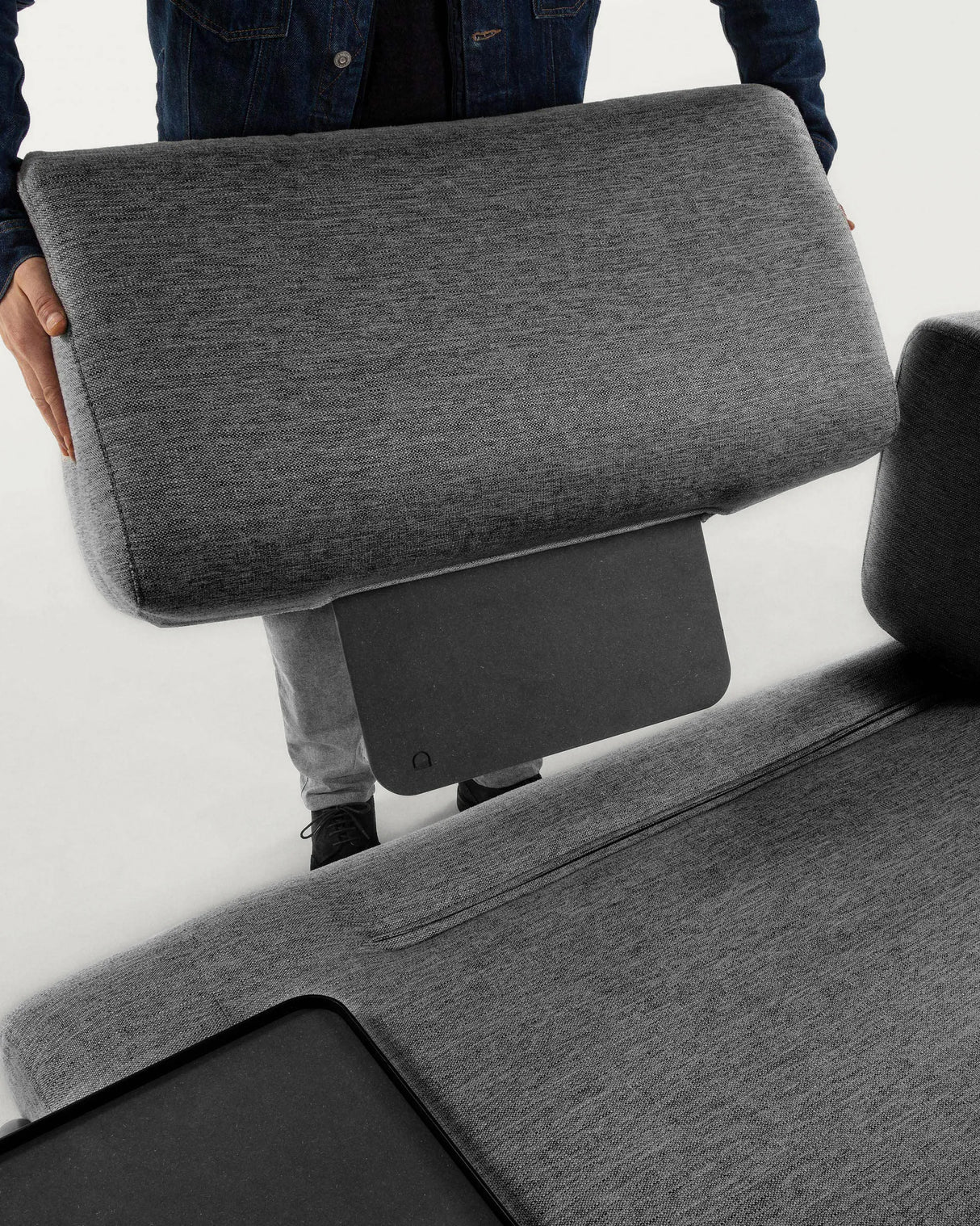 Compo 3-Sitzer Sofa dunkelgrau mit großem Tablett 252 cm von Kave Home – Produktbild 8