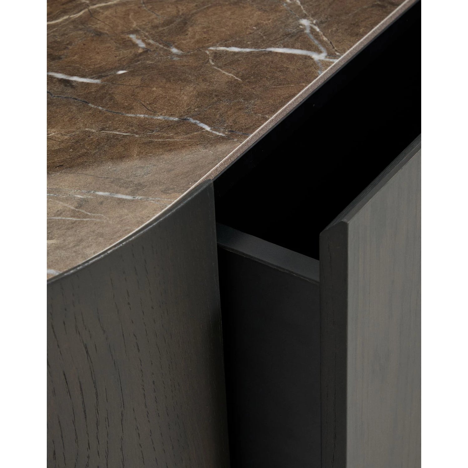 Couchtisch Nemore mit 1 Schublade aus Eichenfurnier und Keramikplatte mit Emperador-Marmor-Effekt, FSC Mix Credit 140 x 60 cm von Kave Home – Bild 9