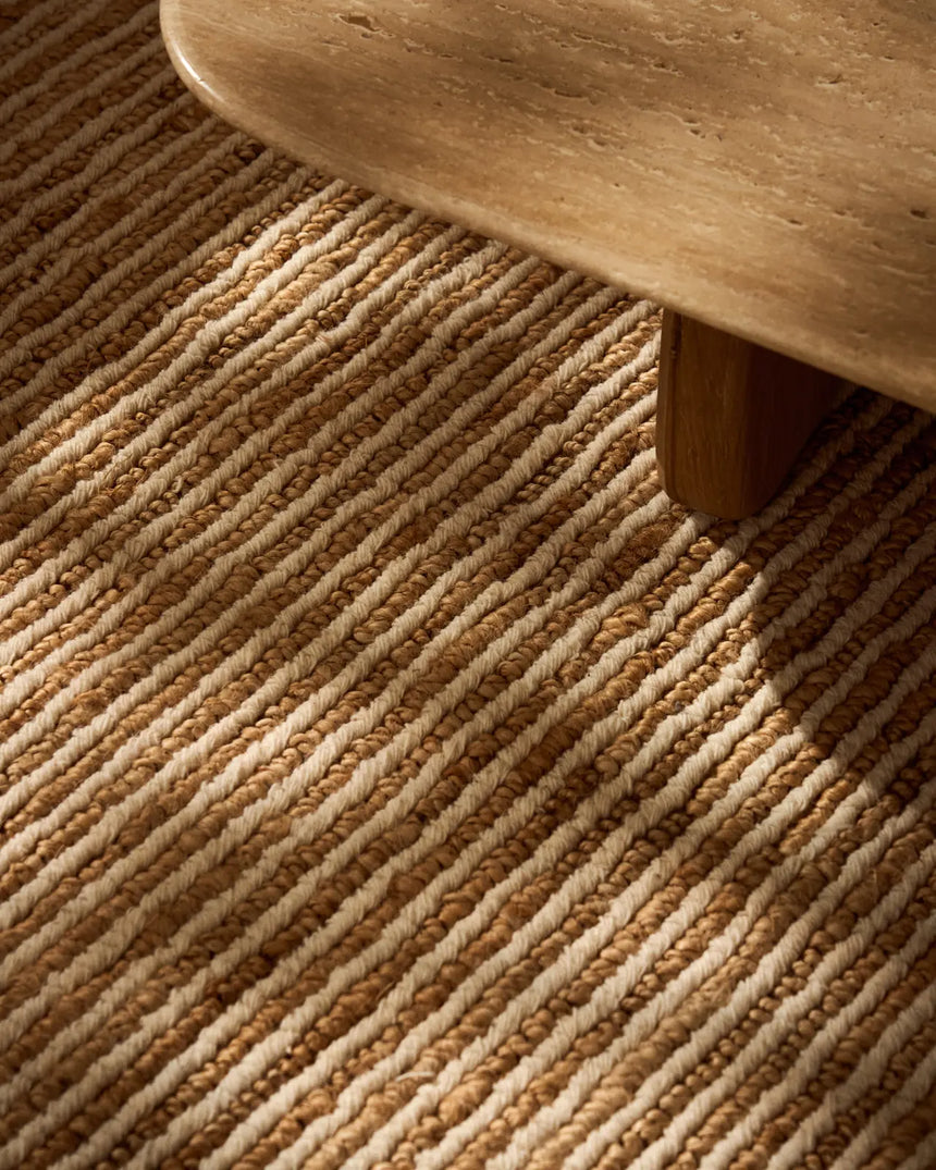 Couchtisch Pirita aus beigem Travertin mit Beinen aus massivem Eichenholz mit naturfarbenem Finish, 147 x 65 cm, FSC 100 % von Kave Home – Bild 5