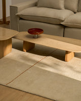 Couchtisch Pirita aus beigem Travertin mit Beinen aus massivem Eichenholz mit naturfarbenem Finish, 147 x 65 cm, FSC 100 % von Kave Home – Bild 6