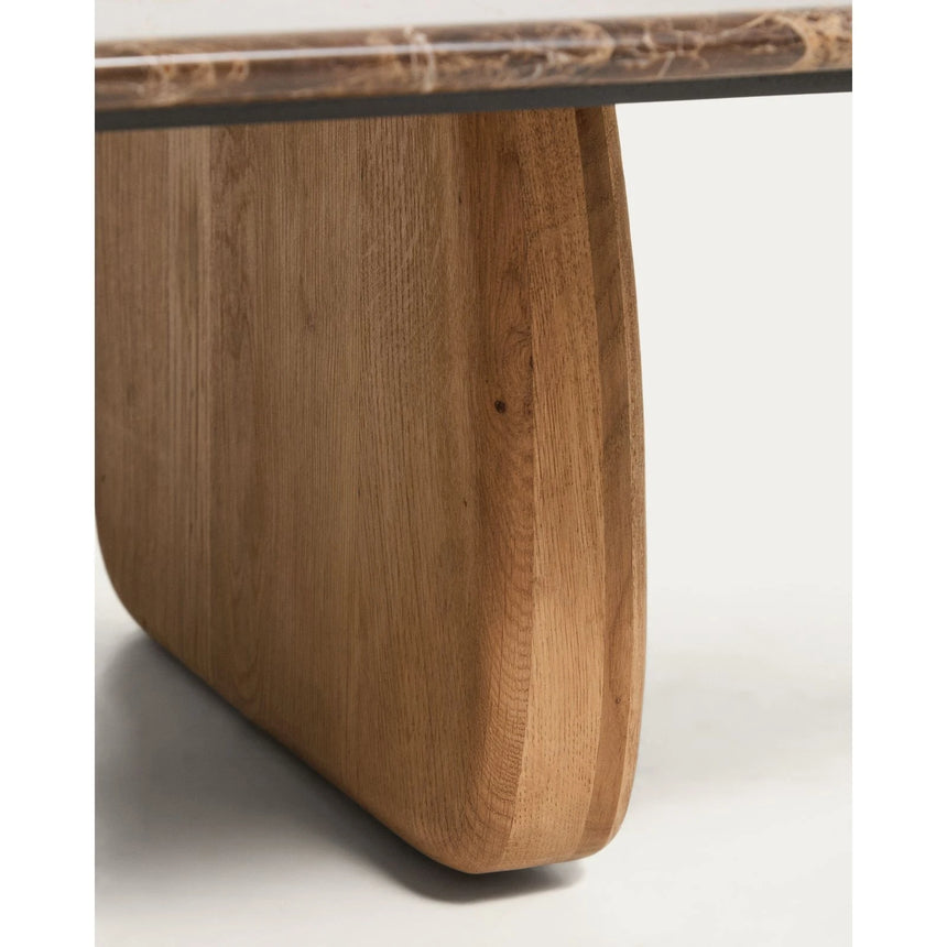 Couchtisch Pirita aus braunem Marmor mit Beinen aus massivem Eichenholz mit naturfarbenem Finish, 147 x 65 cm, FSC 100 % von Kave Home – Bild 8