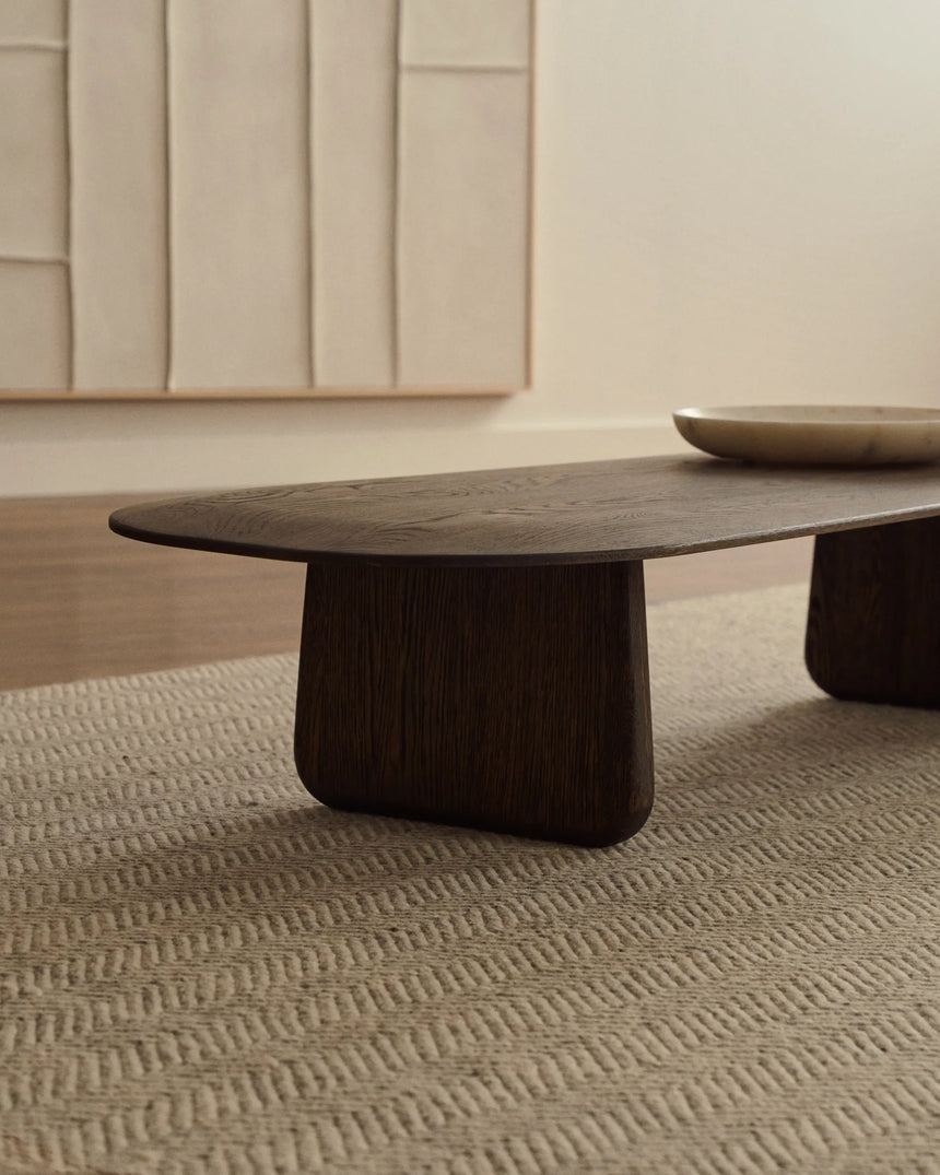 Couchtisch Pirita aus massiver Eiche mit dunklem Finish 146 x 56,5 cm FSC 100% von Kave Home – Produktbild 6