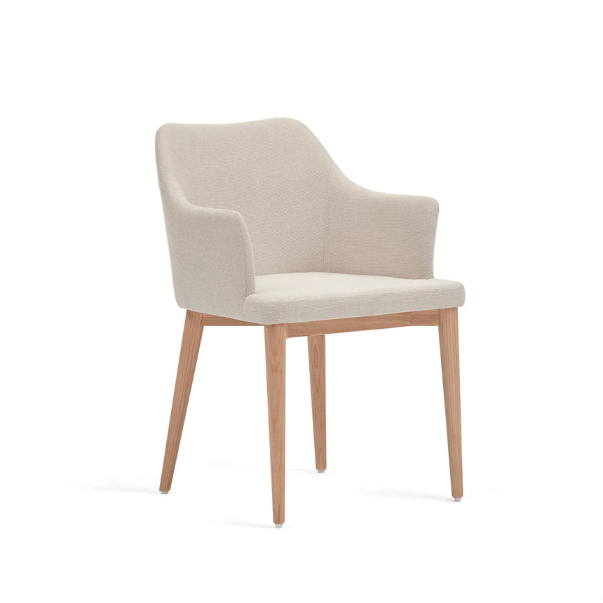 Croft Stuhl mit beiger Chenille und Beinen aus massiver Esche von Kave Home – Produktbild 1