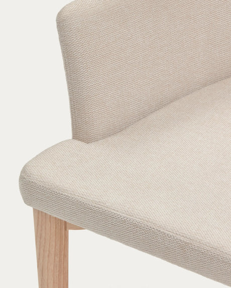 Croft Stuhl mit beiger Chenille und Beinen aus massiver Esche von Kave Home – Produktbild 10