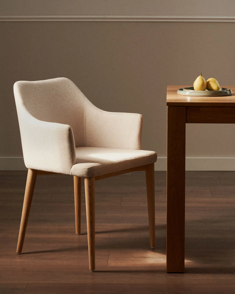 Croft Stuhl mit beiger Chenille und Beinen aus massiver Esche von Kave Home – Produktbild 2