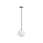 Deckenleuchte Brisia aus Metall mit gebürstetem Messing-Finish und einer mattierten Glaskugel Ø 15 cm von Kave Home – Bild 1