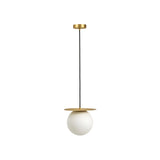 Deckenleuchte Brisia aus Metall mit gebürstetem Messing-Finish und einer mattierten Glaskugel Ø 20 cm von Kave Home – Bild 1
