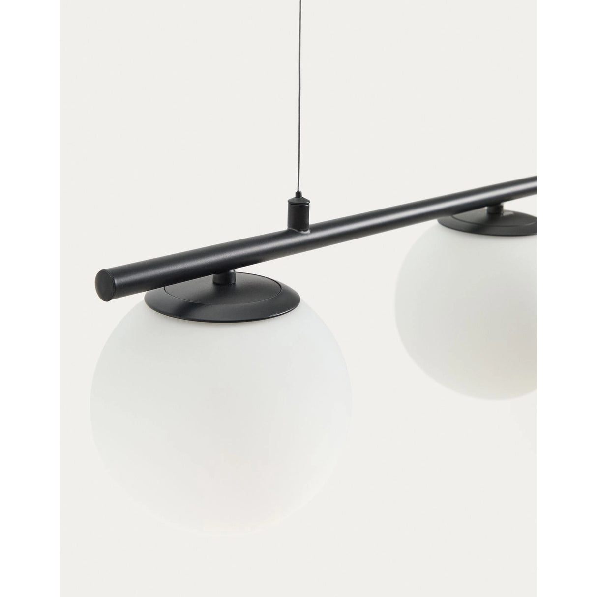 Deckenleuchte Brisia aus Metall mit schwarzem Finish und drei Glaskugeln Ø15 cm von Kave Home – Bild 5
