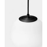 Deckenleuchte Brisia aus Metall mit schwarzem Finish und einer Glaskugel Ø15 cm von Kave Home – Bild 4