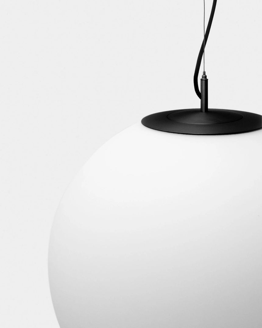 Deckenleuchte Brisia aus Metall mit schwarzem Finish und einer Glaskugel Ø50 cm von Kave Home – Bild 4