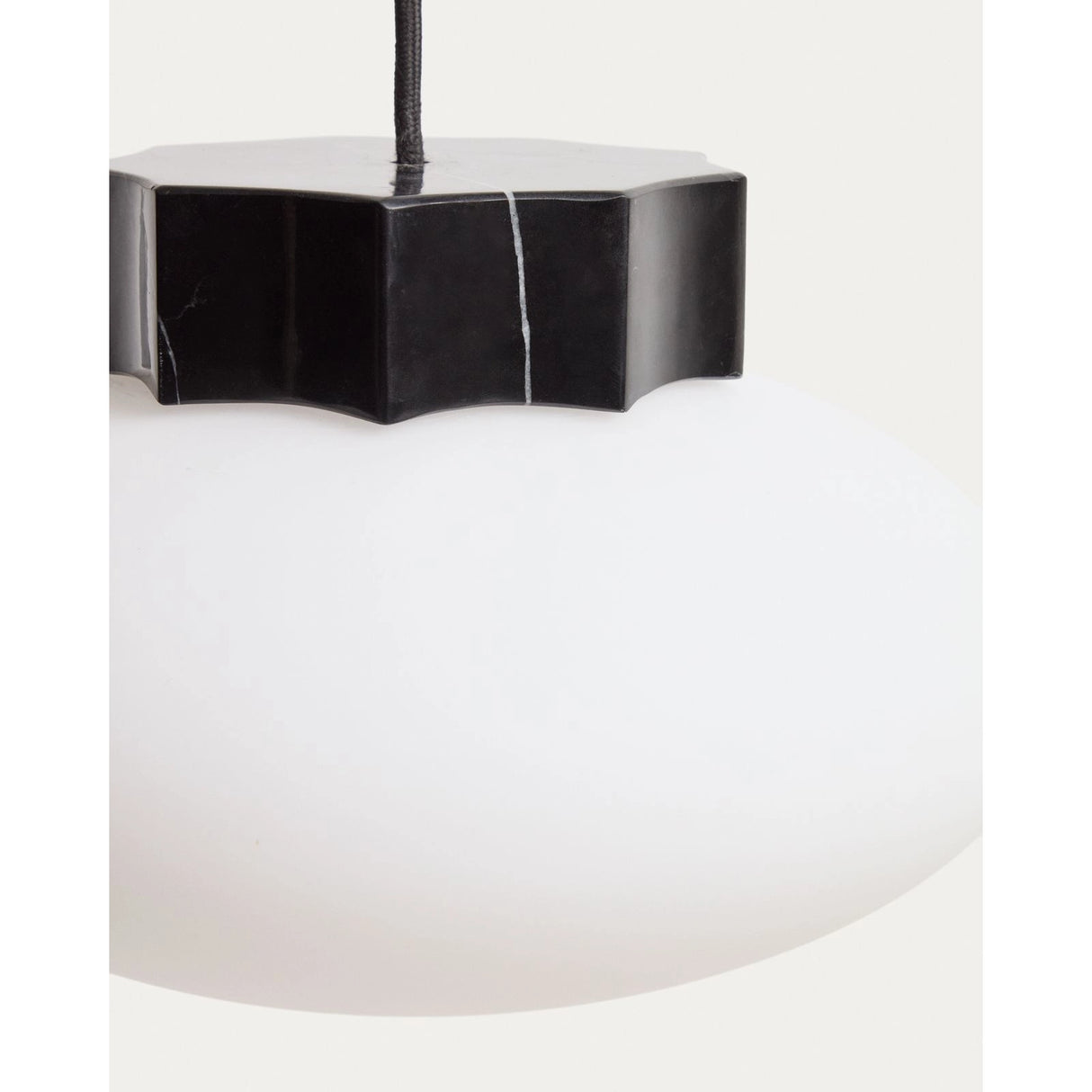 Deckenleuchte Idela aus Rauchglas und schwarzem Marmor, Ø 26 cm von Kave Home – Bild 4