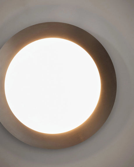Deckenleuchte Novae aus hellgrauem gebürstetem Metall und mattiertem Glas, Ø 40 cm von Kave Home – Bild 4
