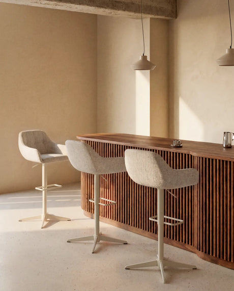 Drehhocker Dorina mit Chenille und Stahlbeinen von Kave Home – Bild 2