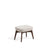 Fußablage Adiran mit dicker Chenille in Beige und Beinen aus massivem Eichenholz mit Nussbaum-Finish von Kave Home – Bild 1
