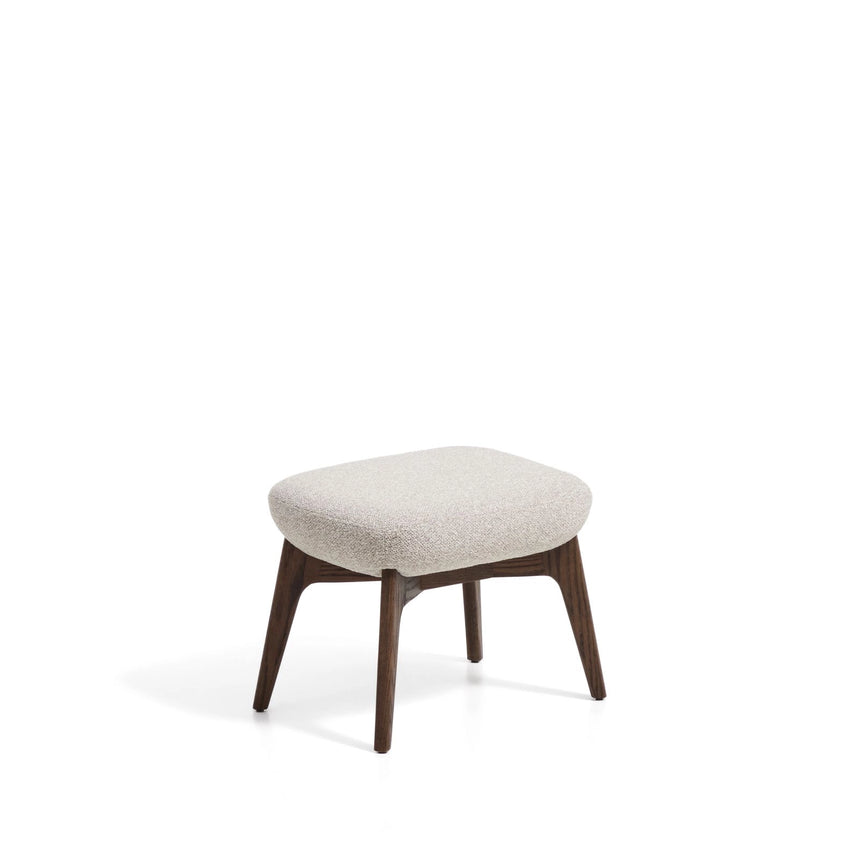 Fußablage Adiran mit dicker Chenille in Beige und Beinen aus massivem Eichenholz mit Nussbaum-Finish von Kave Home – Bild 1