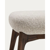 Fußablage Adiran mit dicker Chenille in Beige und Beinen aus massivem Eichenholz mit Nussbaum-Finish von Kave Home – Bild 8
