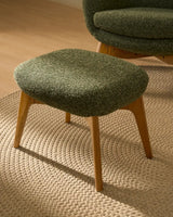 Fußablage Adiran mit dicker Chenille in dunklem Beige und Beinen aus massivem Eichenholz mit natürlichem Finish von Kave Home – Bild 2