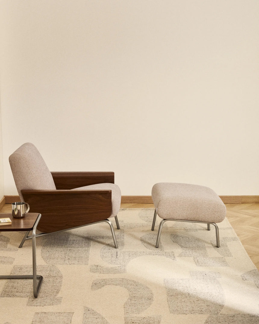 Fußablage Amsen in Hellbraun mit Beinen aus em gebürsteten Edelstahl 68 x 55 cm von Kave Home – Produktbild 5