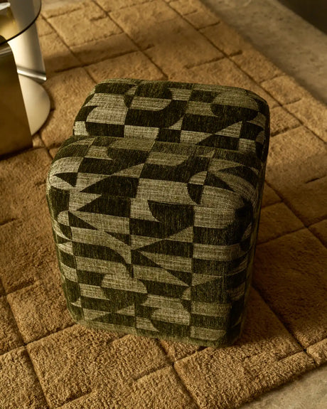 Fußablage Nedilo quadratisch aus geometrischem Jacquard-Gewebe, moosgrün FSC Mix Credit von Kave Home – Bild 2