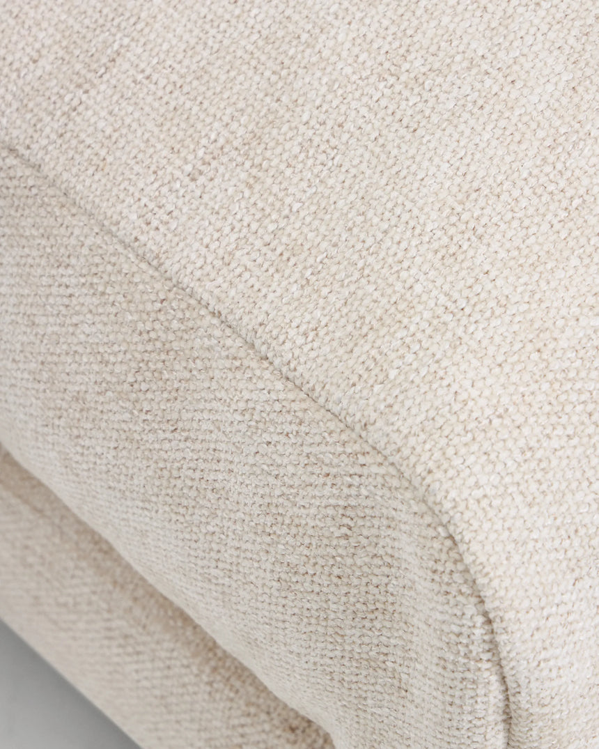 Fußablage Veliro aus beiger Chenille mit schwarzen Stahlbeinen, 85 x 90 cm, FSC Mix Credit von Kave Home – Produktbild 7