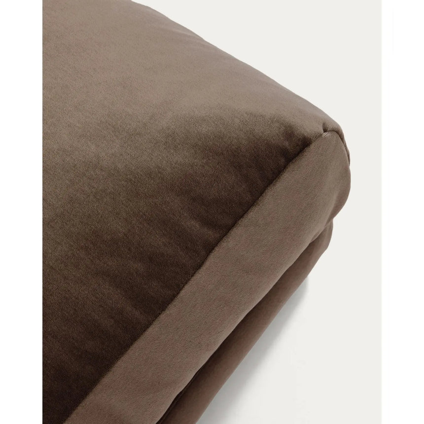 Fußablage Veliro mit Samt und Stahlbeinen mit schwarzem Finish, 85 x 90 cm, FSC Mix Credit von Kave Home – Bild 5