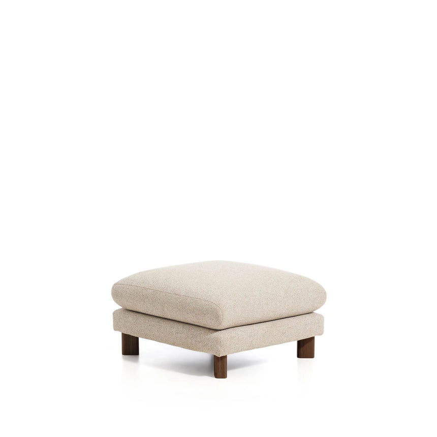 Fußablage Vera in Beige mit Beinen aus massivem Eschenholz mit Nussbaum-Finish, 80 x 80 cm, FSC Mix Credit von Kave Home – Bild 3