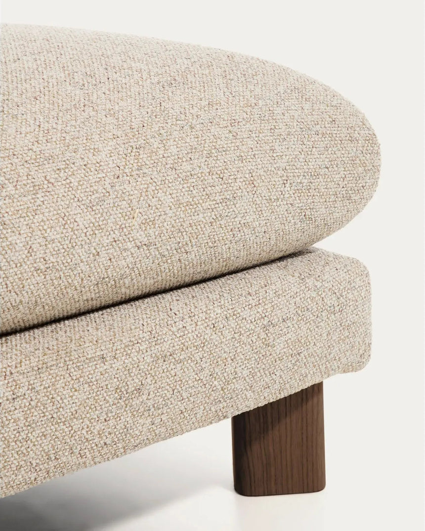 Fußablage Vera in Beige mit Beinen aus massivem Eschenholz mit Nussbaum-Finish, 80 x 80 cm, FSC Mix Credit von Kave Home – Bild 5