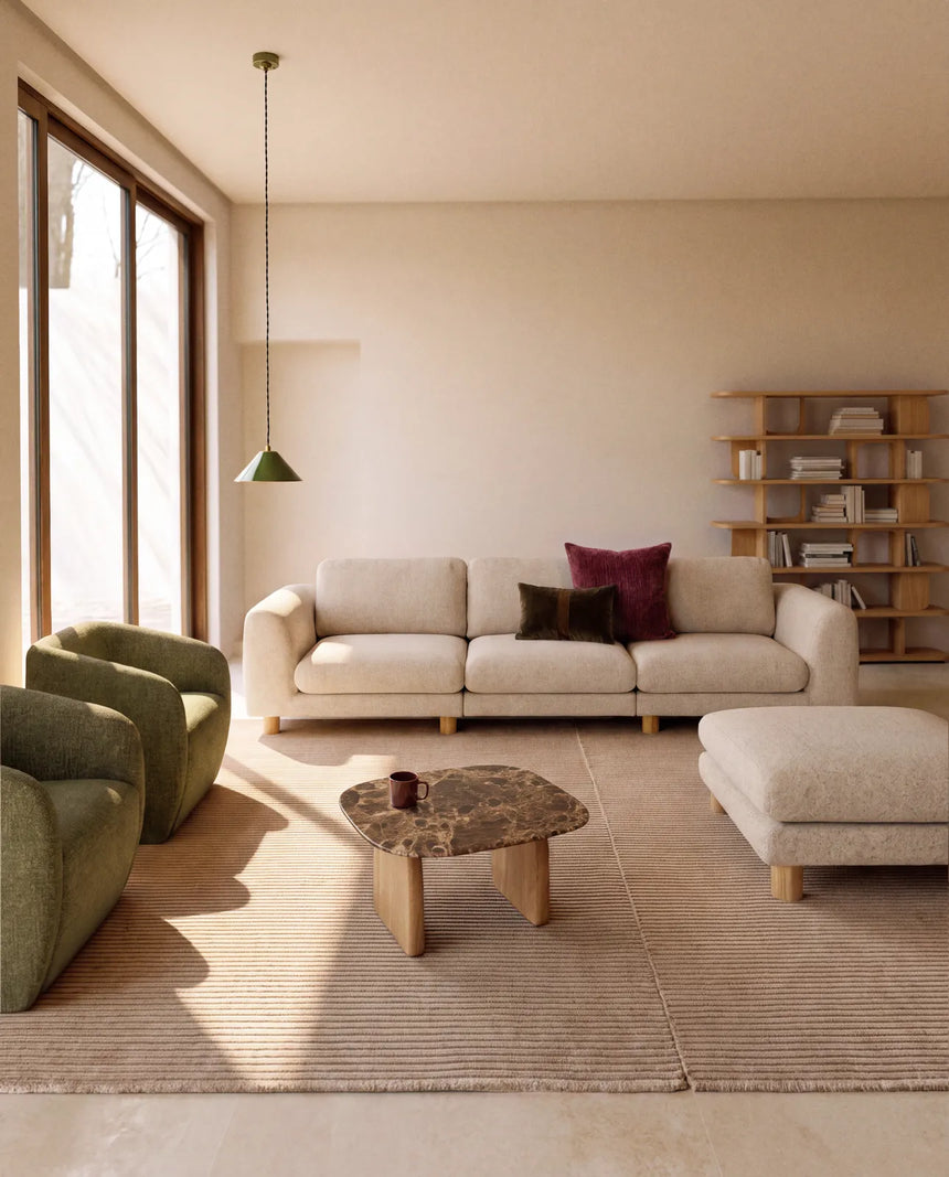 Fußablage Vera in Beige mit Beinen aus massivem Eschenholz mit natürlichem Finish, 80 x 80 cm, FSC Mix Credit von Kave Home – Bild 2