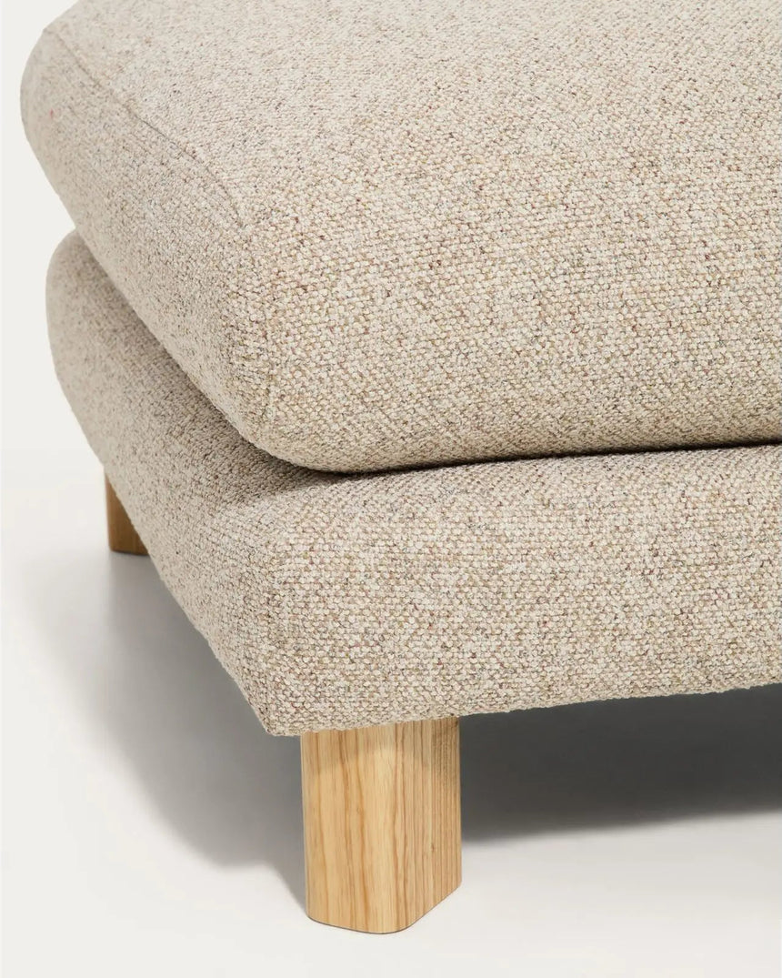 Fußablage Vera in Beige mit Beinen aus massivem Eschenholz mit natürlichem Finish, 80 x 80 cm, FSC Mix Credit von Kave Home – Bild 4
