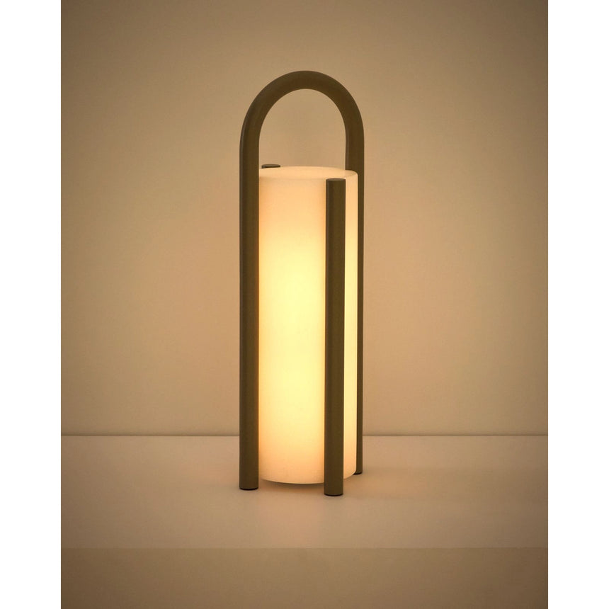 Große tragbare Tischlampe Leros aus Polyethylen und Stahl von Kave Home – Bild 13