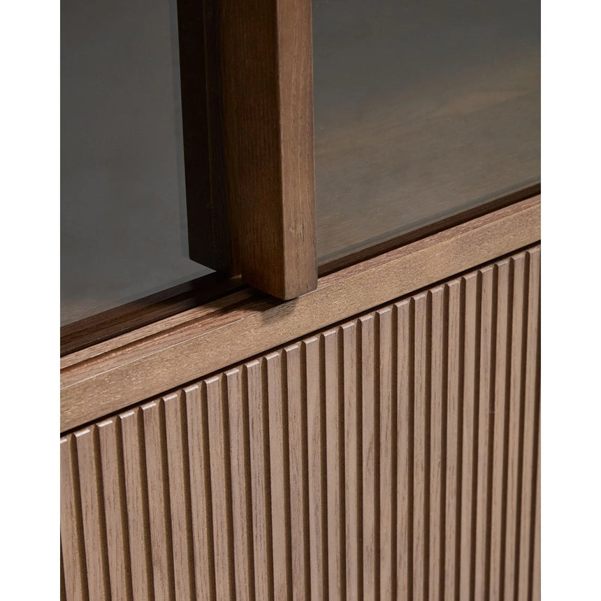 Helvine TV-Möbel mit 4 Türen und 2 Schubladen aus Eschenfurnier mit dunklem Nussbaum-Finish und gehärtetem Glas, 200 x 54 cm, FSC 100% von Kave Home – Bild 9