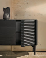 Highboard Lenon 3 Türen 3 Schubladen Eiche massiv und furniert schwarz 200x86cm FSC Mix Kredit von Kave Home – Bild 3