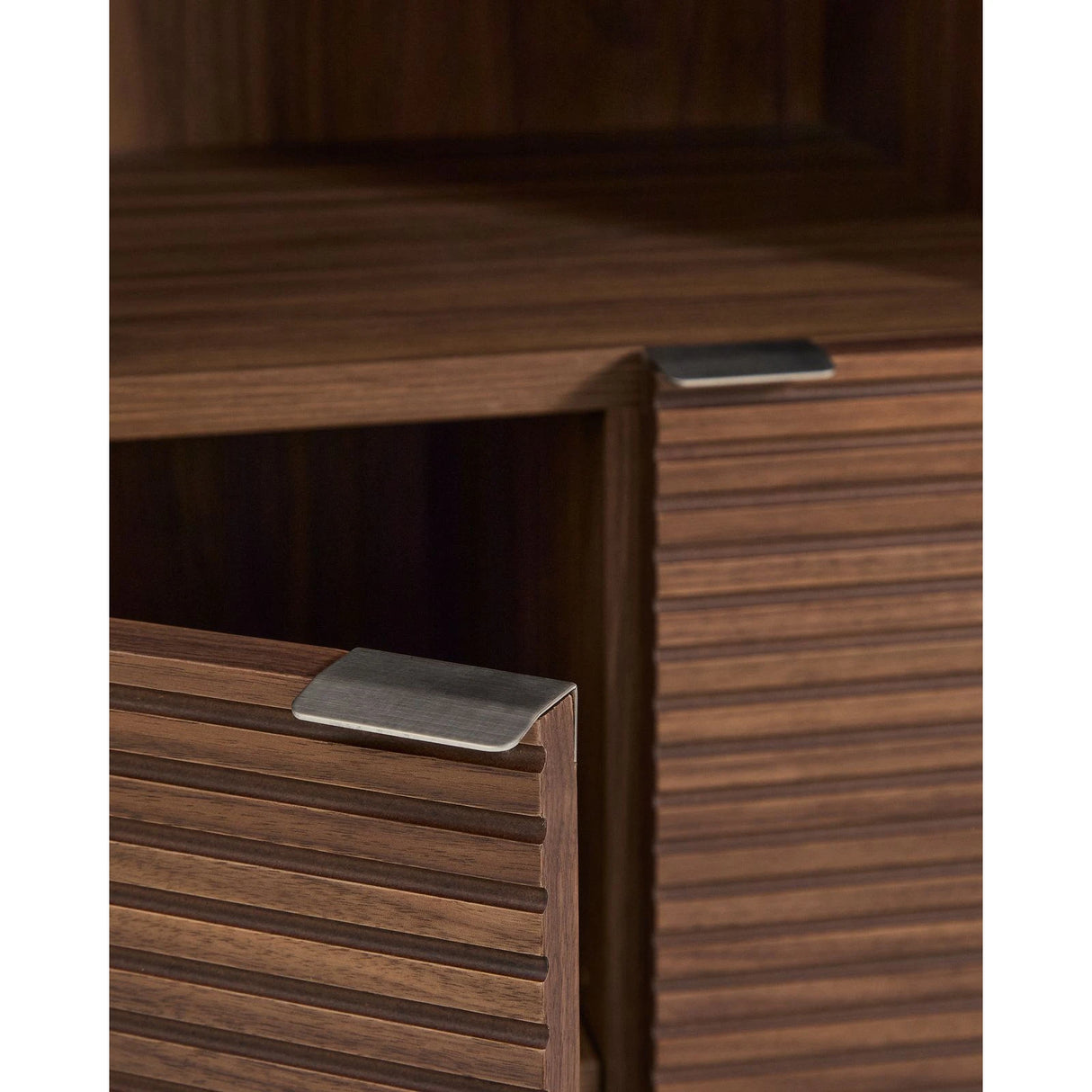 Highboard Norlen mit 4 Türen in Nussbaumfurnier FSC Mix Credit 100 x 163 cm von Kave Home – Produktbild 14