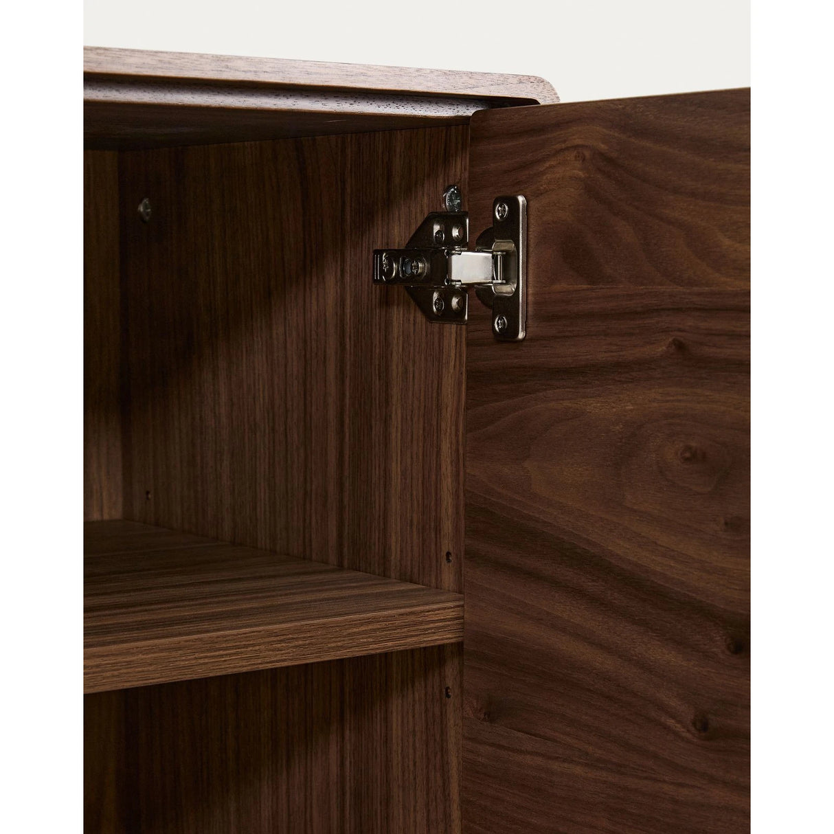 Highboard Norlen mit 4 Türen in Nussbaumfurnier FSC Mix Credit 100 x 163 cm von Kave Home – Produktbild 16