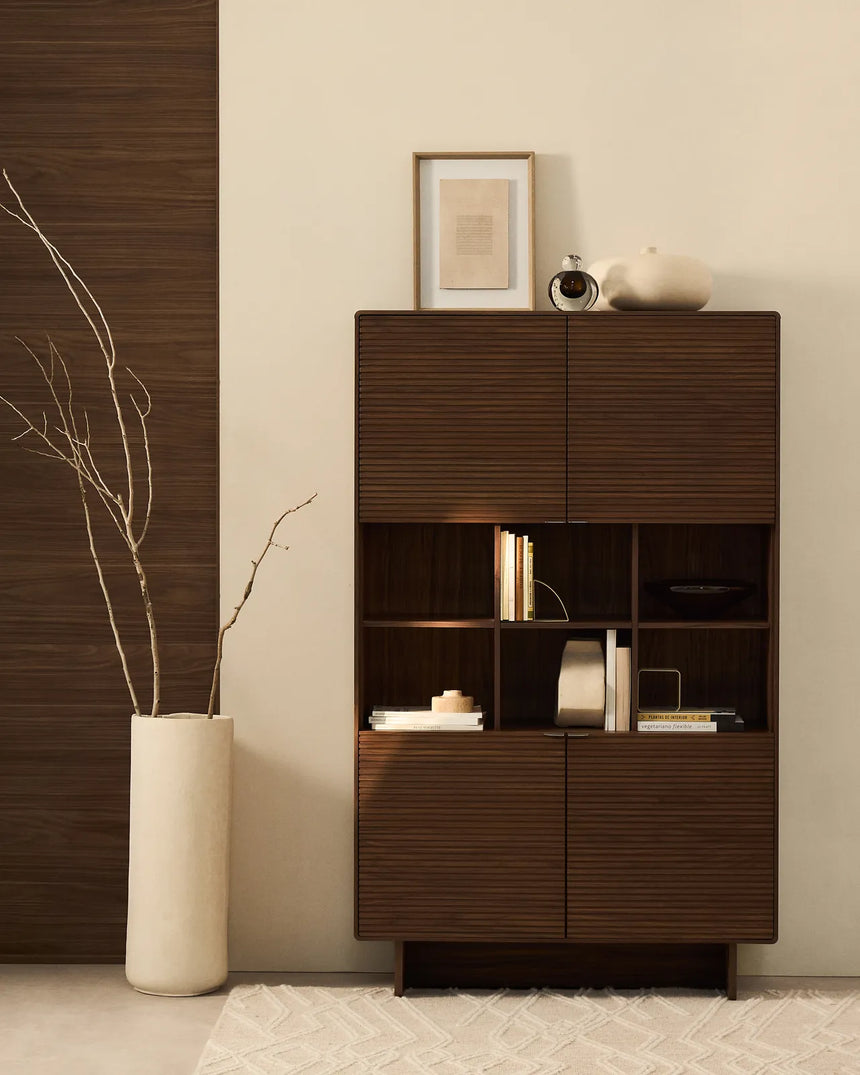 Highboard Norlen mit 4 Türen in Nussbaumfurnier FSC Mix Credit 100 x 163 cm von Kave Home – Produktbild 5
