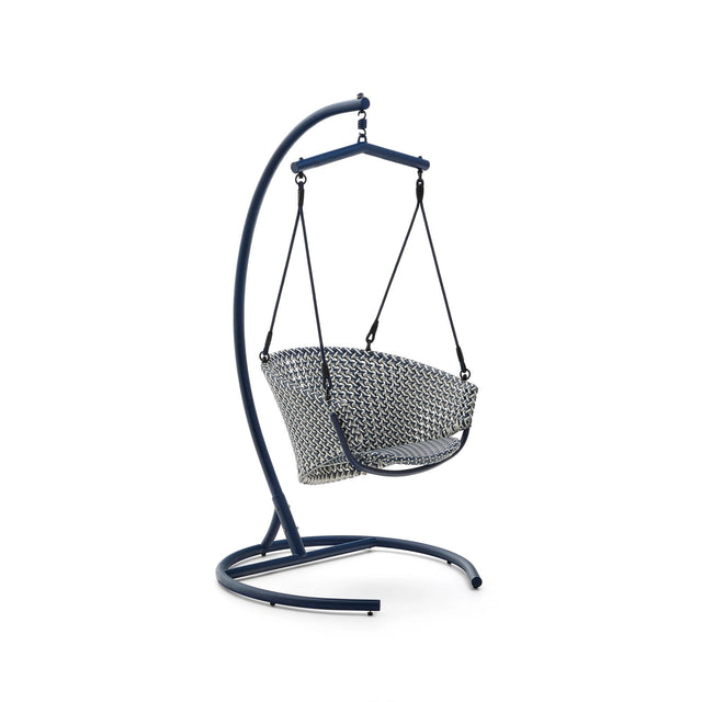 Hängesessel mit Fuß Saliga aus Aluminium und blauem synthetischen Rattan von Kave Home – Bild 1
