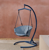 Hängesessel mit Fuß Saliga aus Aluminium und blauem synthetischen Rattan von Kave Home – Bild 2
