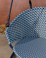 Hängesessel mit Fuß Saliga aus Aluminium und blauem synthetischen Rattan von Kave Home – Bild 3