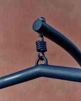 Hängesessel mit Fuß Saliga aus Aluminium und blauem synthetischen Rattan von Kave Home – Bild 6