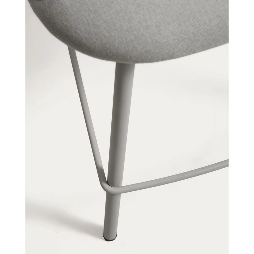 Hocker Bonali mit grauer Chenille und Beinen aus grauem Metall, FSC Mix Credit, 65 cm von Kave Home – Bild 11