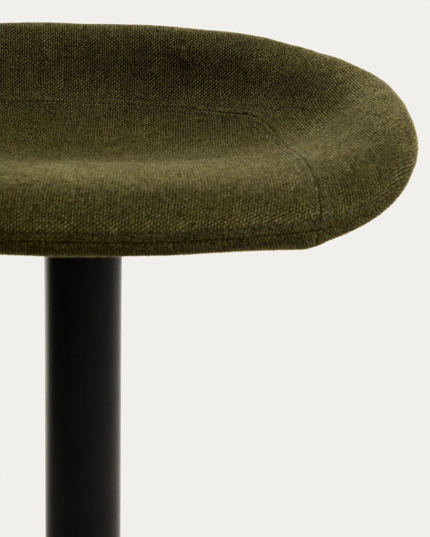 Hocker Danua mit grüner Chenille und mattschwarzem Stahl, 68–89 cm, FSC 100 % von Kave Home – Bild 5