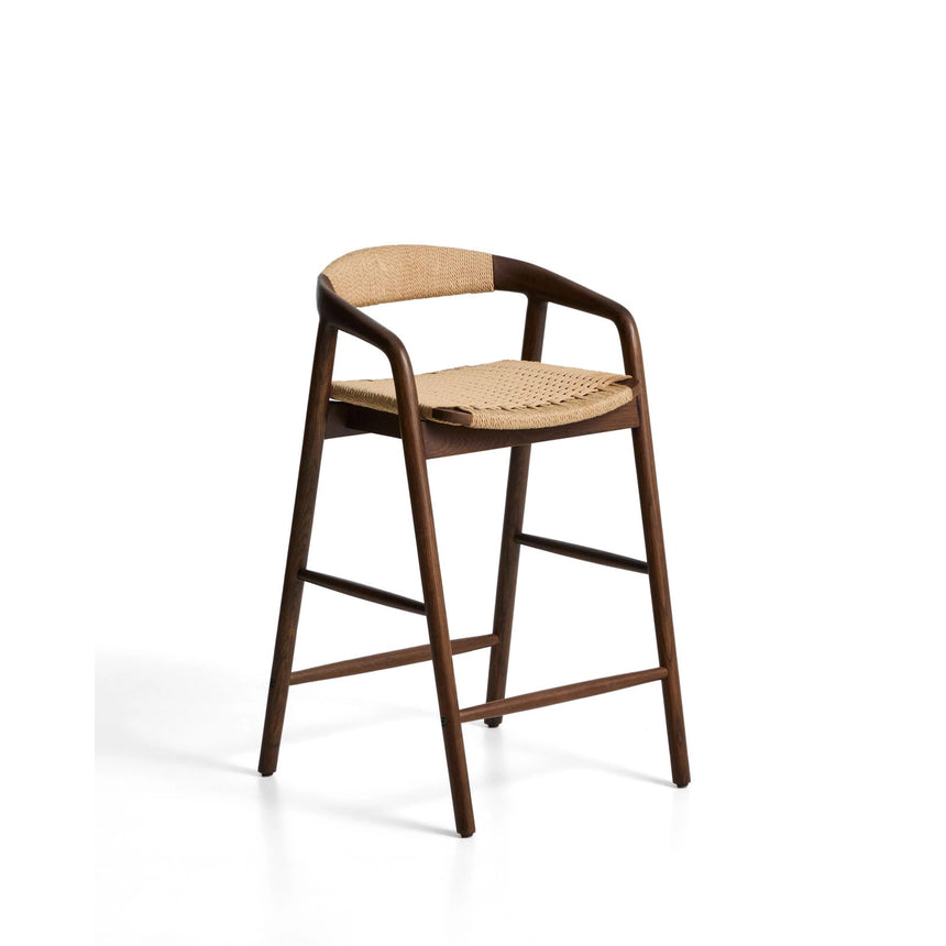 Hocker Derile aus massivem Eichenholz mit Nussbaum-Finish und beigem Papierseil FSC 100% 65 cm von Kave Home – Bild 1