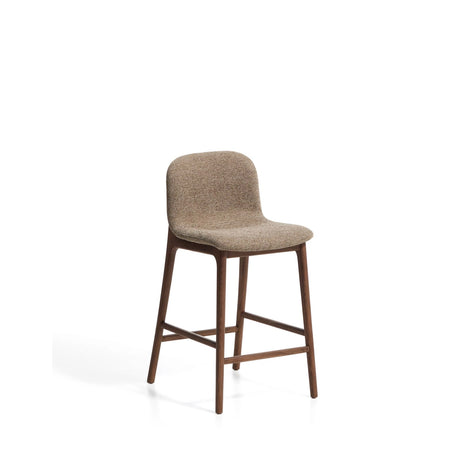 Hocker Elnor aus brauner Chenille und Beinen aus massivem Eichenholz mit Nussbaum-Finish 65 cm von Kave Home – Bild 1