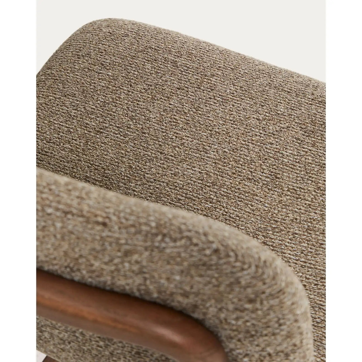 Hocker Elnor aus brauner Chenille und Beinen aus massivem Eichenholz mit Nussbaum-Finish 65 cm von Kave Home – Bild 11