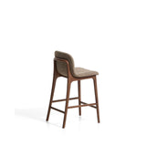 Hocker Elnor aus brauner Chenille und Beinen aus massivem Eichenholz mit Nussbaum-Finish 65 cm von Kave Home – Bild 5