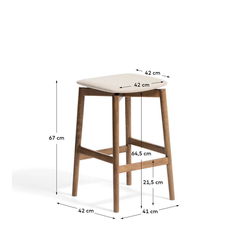 Hocker Evera aus Eichenfurnier mit Nussbaumfinish oder naturfarben und Chenille, 65 cm von Kave Home – Bild 2