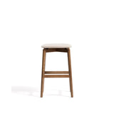 Hocker Evera aus Eichenfurnier mit Nussbaumfinish oder naturfarben und Chenille, 65 cm von Kave Home – Bild 3