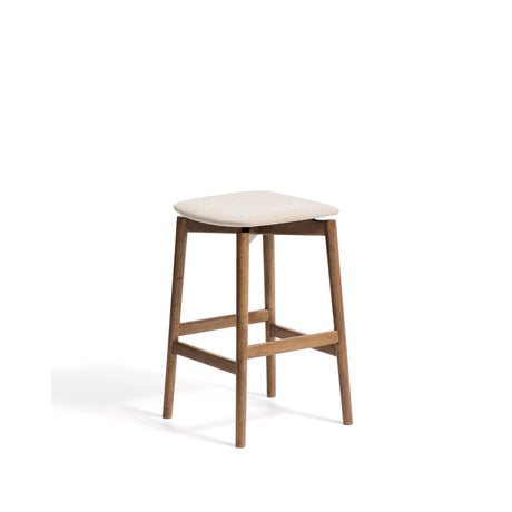 Hocker Evera aus Eichenfurnier mit Nussbaumfinish oder naturfarben und Chenille, 65 cm von Kave Home – Bild 4